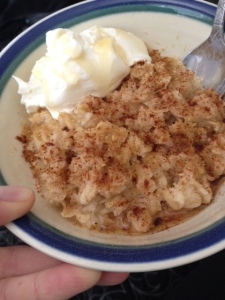 Rolled oats with Icelandic Greek yogurt, cinnamon, nutmeg, and a drizzle of honey. Filling and super satisfying breakfast